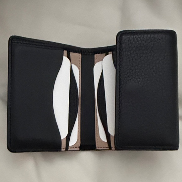 Chloé Black Leather trifold Wallet with Gold Lock - Picture 7 of 10